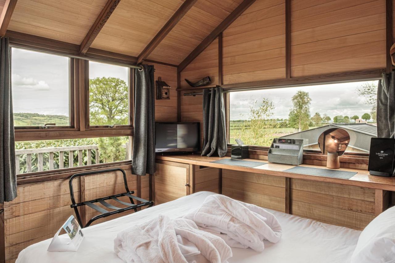 Le Domaine Des Pres Verts Suites & Chambres Avec Jacuzzi Privatif Jouey Bilik gambar
