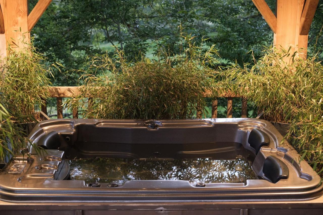 Le Domaine Des Pres Verts Suites & Chambres Avec Jacuzzi Privatif Jouey Luaran gambar
