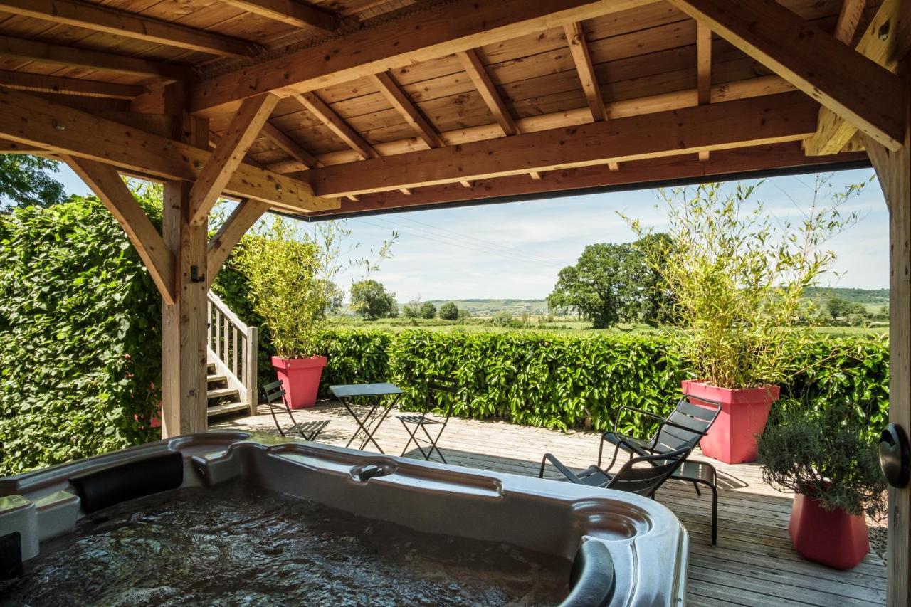 Le Domaine Des Pres Verts Suites & Chambres Avec Jacuzzi Privatif Jouey Luaran gambar